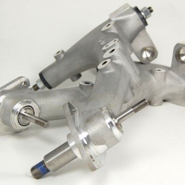 KAD-Aluminiumschwingarmkitt, kann mit Seriendämpfern (3/8"-Bolzen) oder für Schraubenfederfahrwerk (1/2"-Bolzen) verwendet werden.