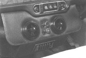 Klimaanlage inkl. Verblendung im Fahrgastraum, dreistufigem Gebläse und Temperaturregelung